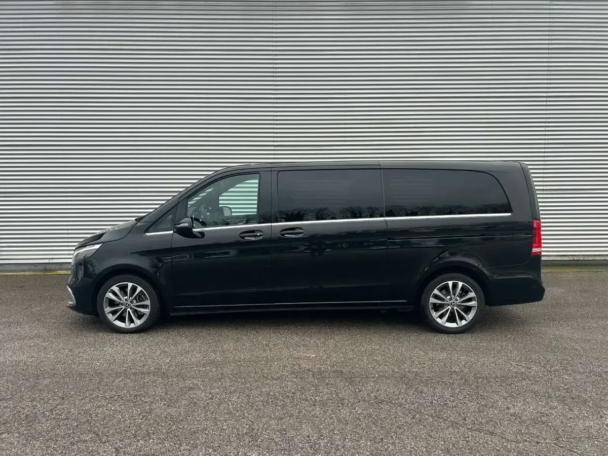 Usata Mercedes V250 Premium 190 CV (139 kW) 2023 Nero ossidiana Monovolume