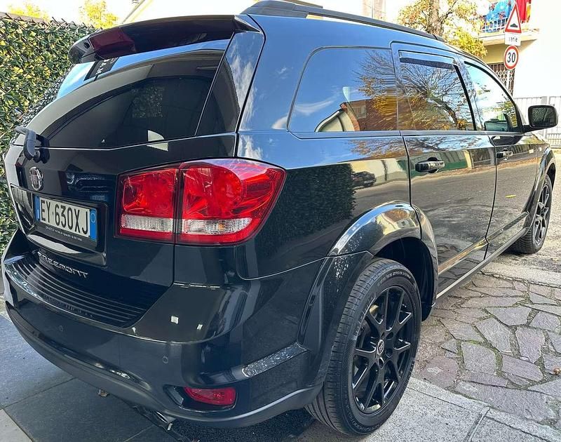 Usata Fiat Freemont Lounge 170 CV (125 kW) 2015 Nero SUV