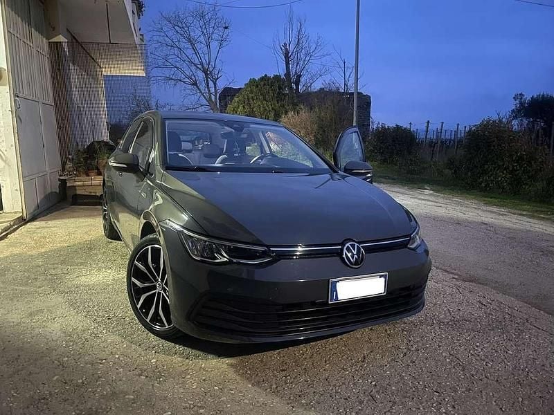 Usata VW Golf VIII Life 150 CV (110 kW) 2020 Grigio Berlina