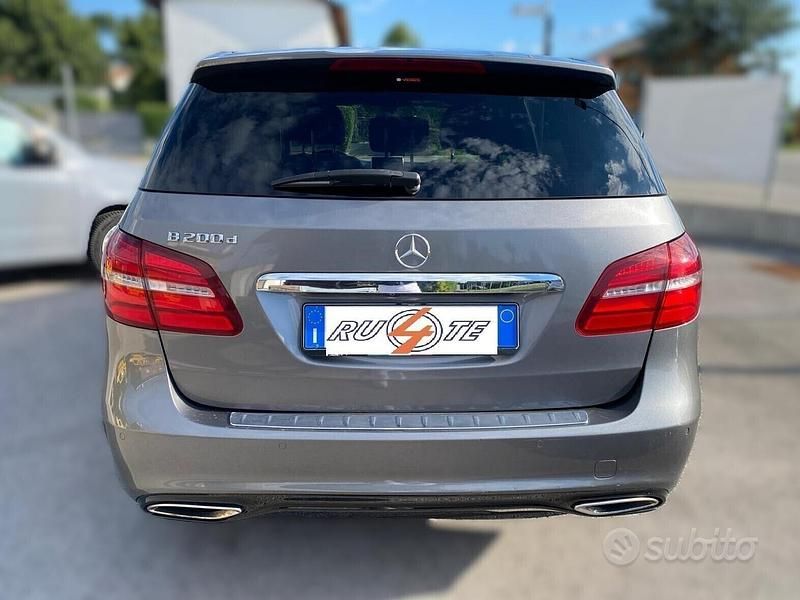 Usata Mercedes B200 Premium 136 CV (100 kW) 2016 Grigio Monovolume