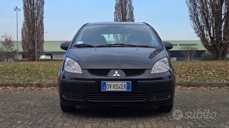 Nero Usata 2009 Mitsubishi Colt Utilitaria | 3000 € (Molto cara) - Immagine 1/4