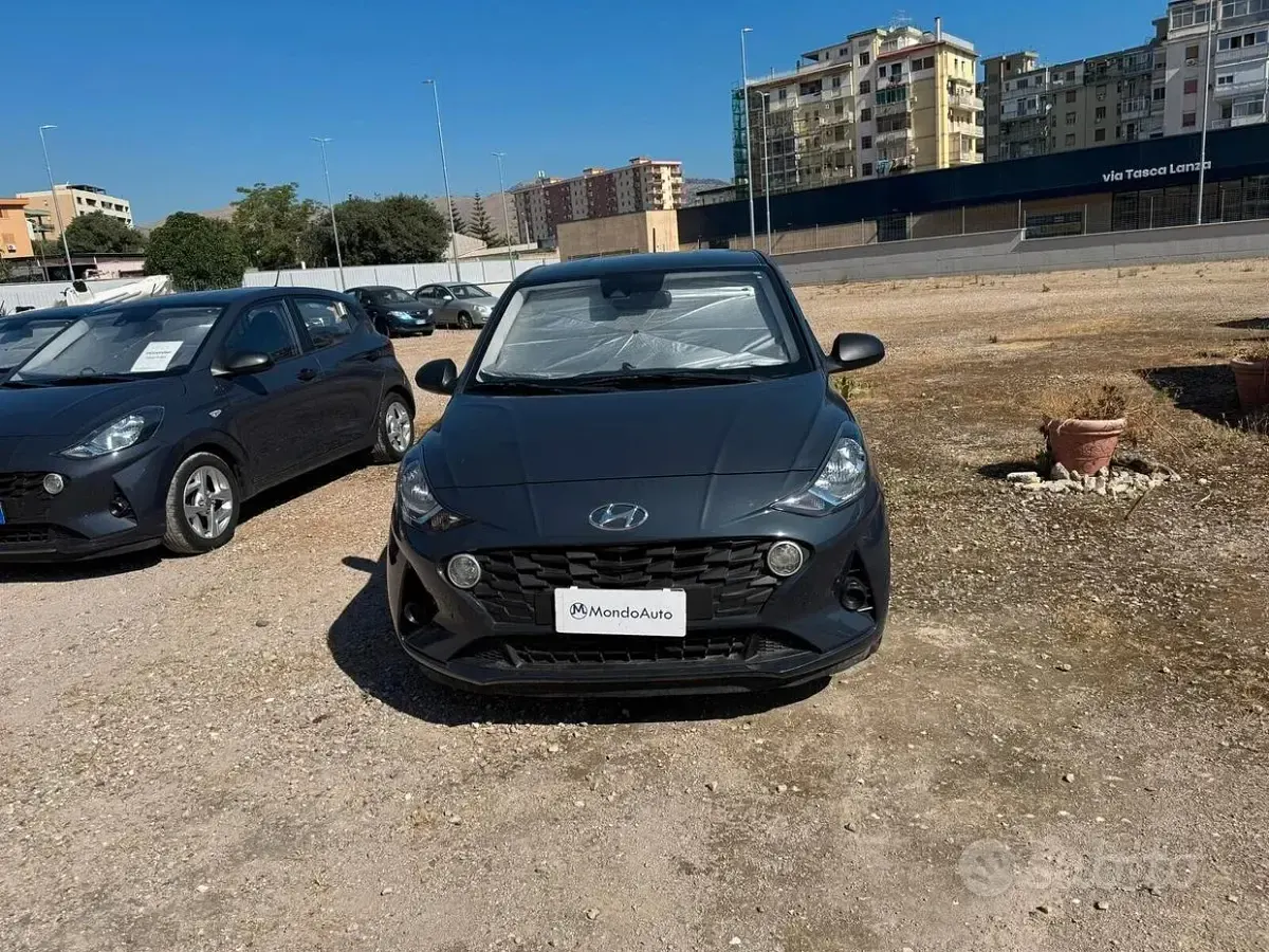 Usata Hyundai i10 Advanced 67 CV (49 kW) 2023 Grigio Utilitaria