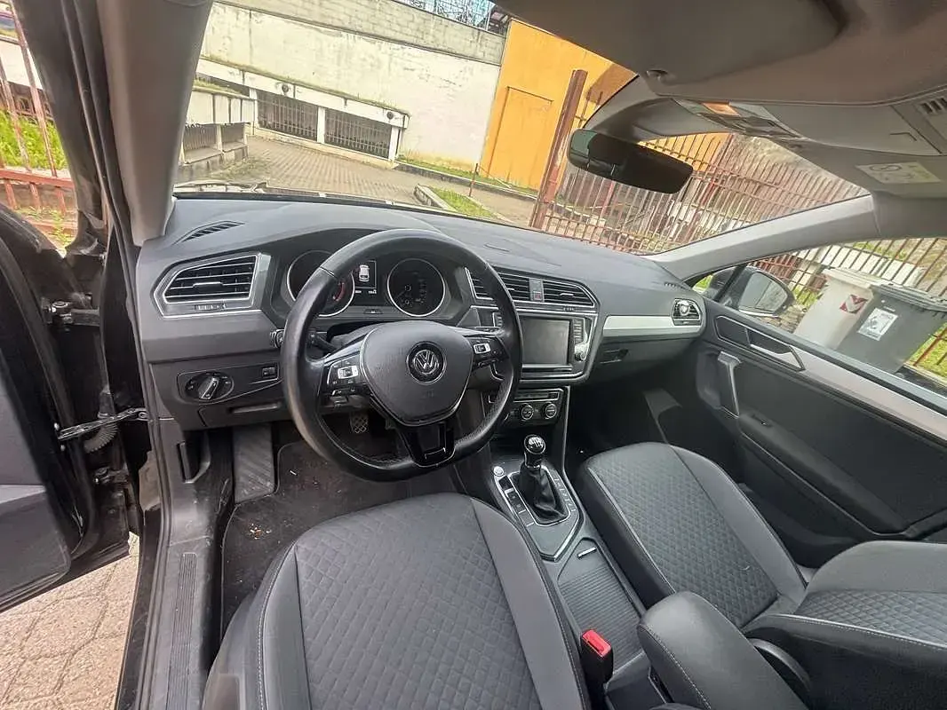 Gebraucht VW Tiguan Business 150 PS (110 kW) 2016 Schwarz SUV