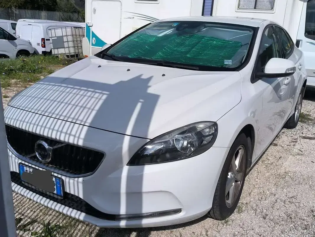 Usata Volvo V40 Kinetic 120 CV (88 kW) 2016 Bianco Berlina
