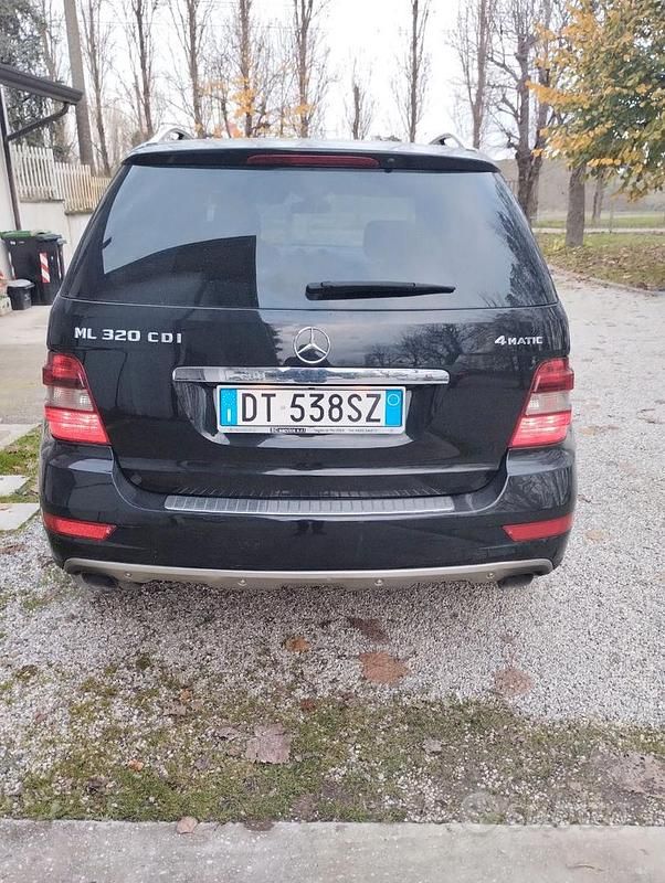 Usata Mercedes ML320 2009 Nero SUV