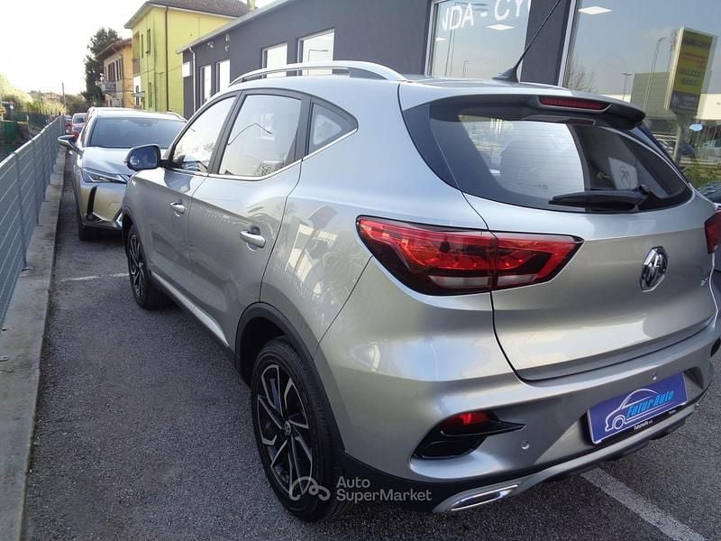 Usata MG ZS Luxury 106 CV (77 kW) 2023 Argento SUV