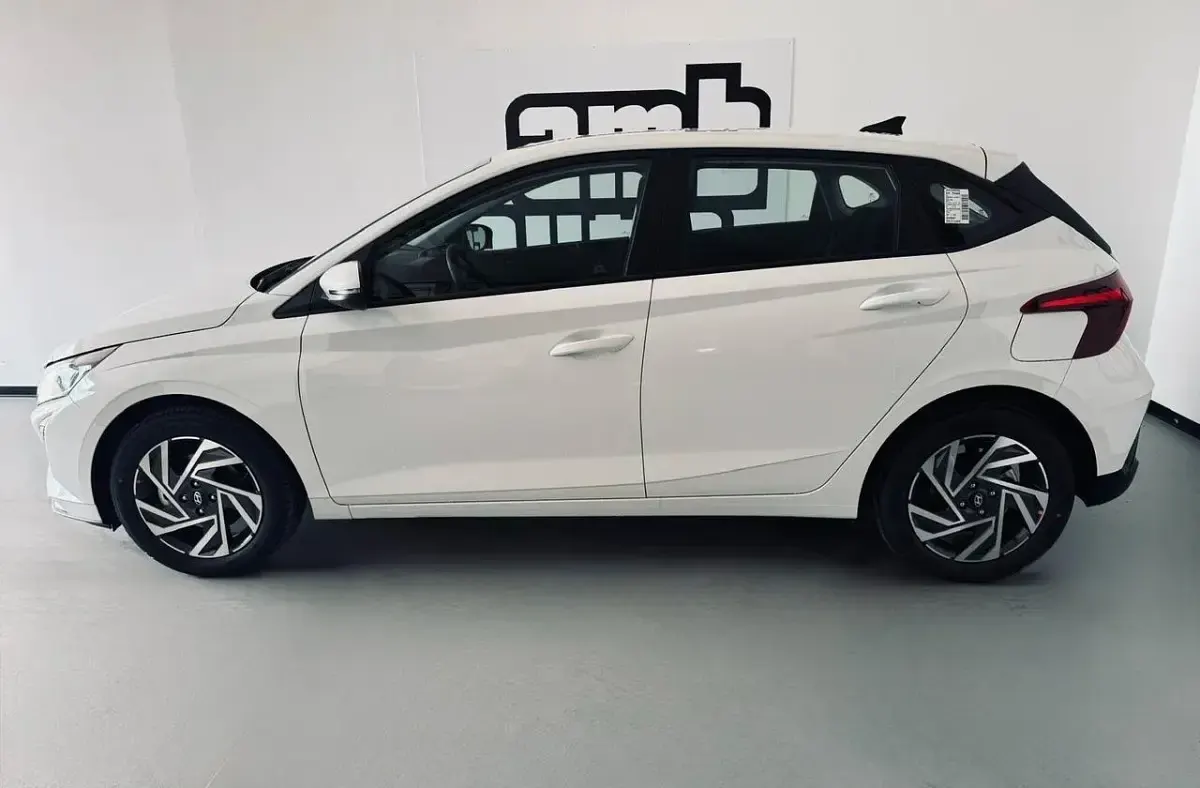 Nuova Hyundai i20 100 CV (73 kW) 2026 Bianco Utilitaria