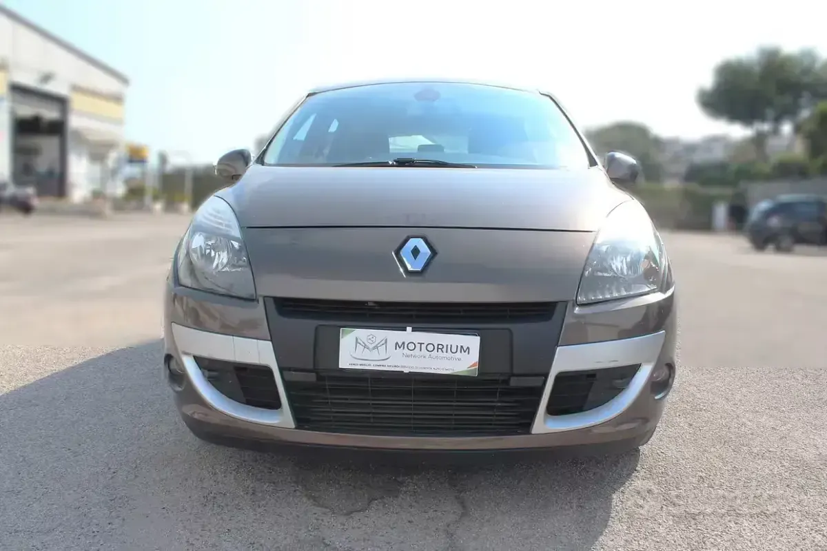 Usata Renault Scénic Luxe 130 CV (95 kW) 2010 Marrone Monovolume
