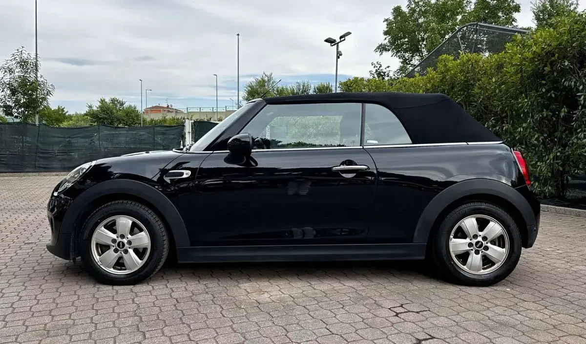 Usata Mini Cooper D Cabriolet 116 CV (85 kW) 2018 Nero Cabrio