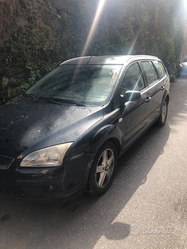 Usata Ford Focus 90 CV (66 kW) 2007 Nero Station wagon