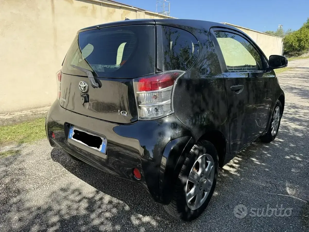 Usata Toyota iQ 68 CV (50 kW) 2009 Nero Utilitaria