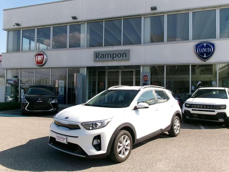 Usata Kia Stonic Style 120 CV (88 kW) 2019 Bianco SUV