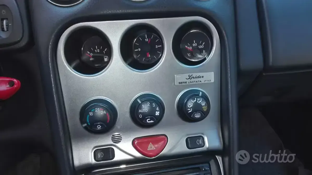 Usata Alfa Romeo Spider 117 CV (86 kW) 2001 Nero Cabrio