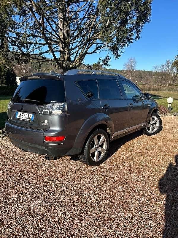 Usata Mitsubishi Outlander Instyle 140 CV (102 kW) 2007 Grigio SUV