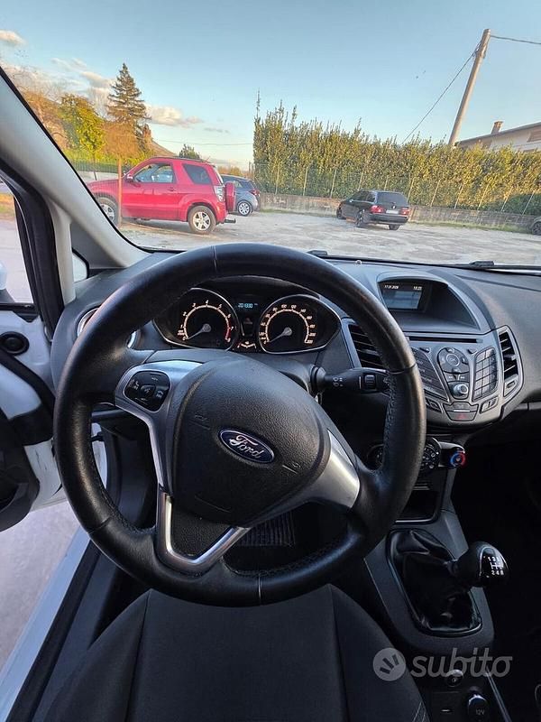 Usata Ford Fiesta 95 CV (69 kW) 2016 Bianco Berlina