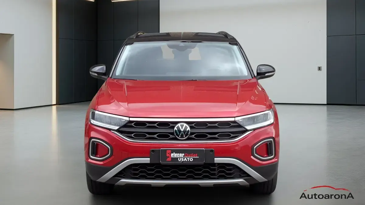 Usata VW T-Roc Life 150 CV (110 kW) 2022 Kings red metallizzato SUV