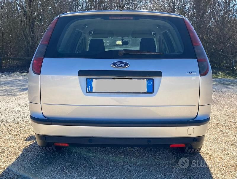 Usata Ford Focus Style 90 CV (66 kW) 2006 Grigio Station wagon