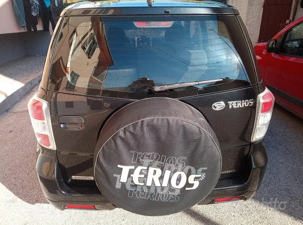 Usata Daihatsu Terios 86 CV (63 kW) 2011 Nero SUV