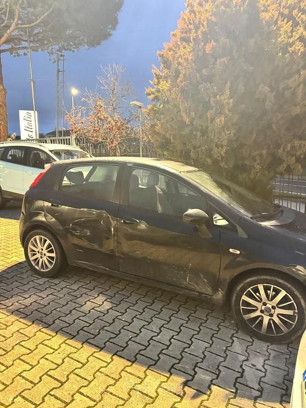 Usata Fiat Punto 90 CV (66 kW) 2007 Nero Berlina