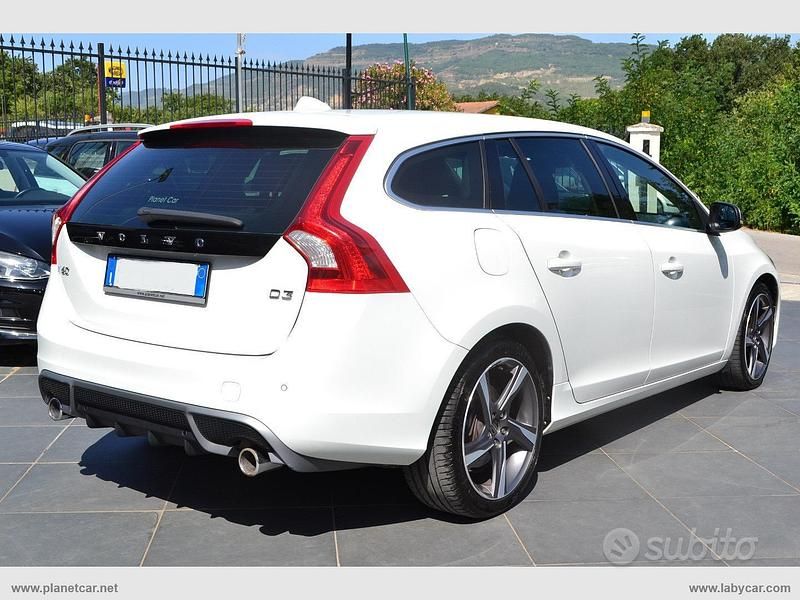 Usata Volvo V60 R-Design 136 CV (100 kW) 2013 Bianco Station wagon