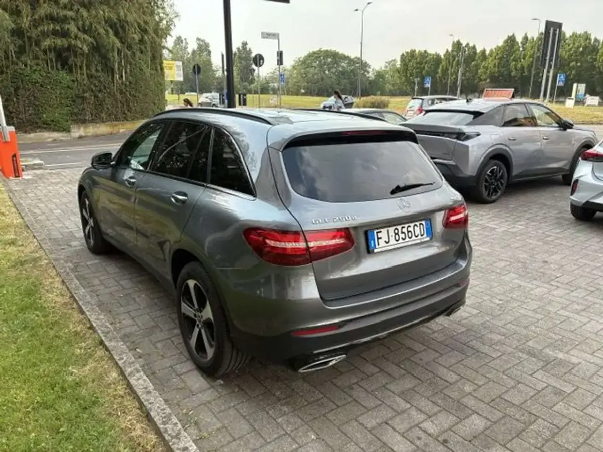 Usata Mercedes GLC250 Exclusive 204 CV (150 kW) 2017 Grigio SUV