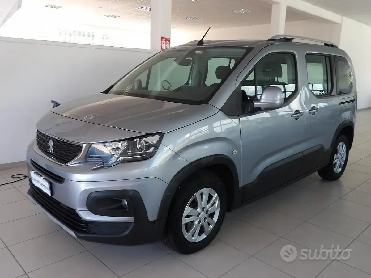 Usata Peugeot Rifter Allure 131 CV (96 kW) 2020 Grigio Monovolume