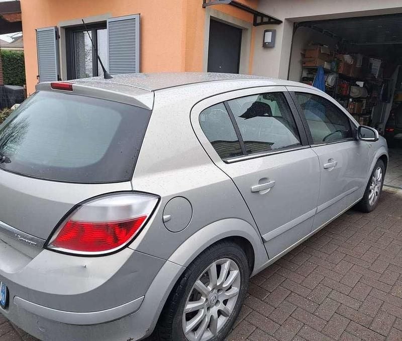Usata Opel Astra 105 CV (77 kW) 2006 Argento Berlina