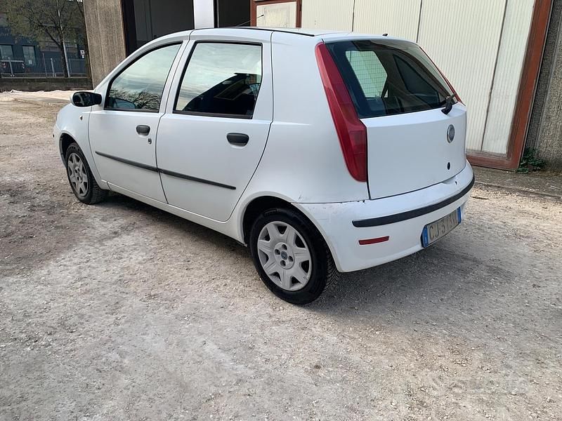 Usata Fiat Punto 60 CV (44 kW) 2003 Bianco Utilitaria