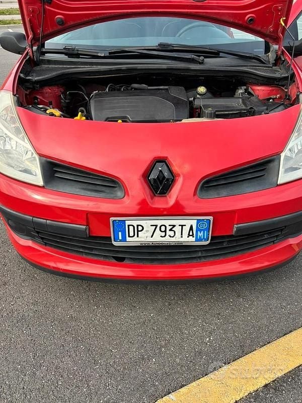 Usata Renault Clio III 65 CV (47 kW) 2008 Rosso Berlina