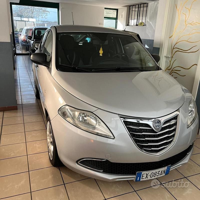 Usata Lancia Ypsilon S 69 CV (50 kW) 2014 Grigio Utilitaria
