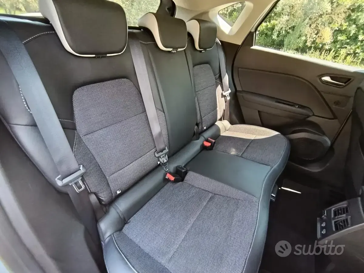 Usata Renault Captur Intens 101 CV (74 kW) 2021 Grigio SUV