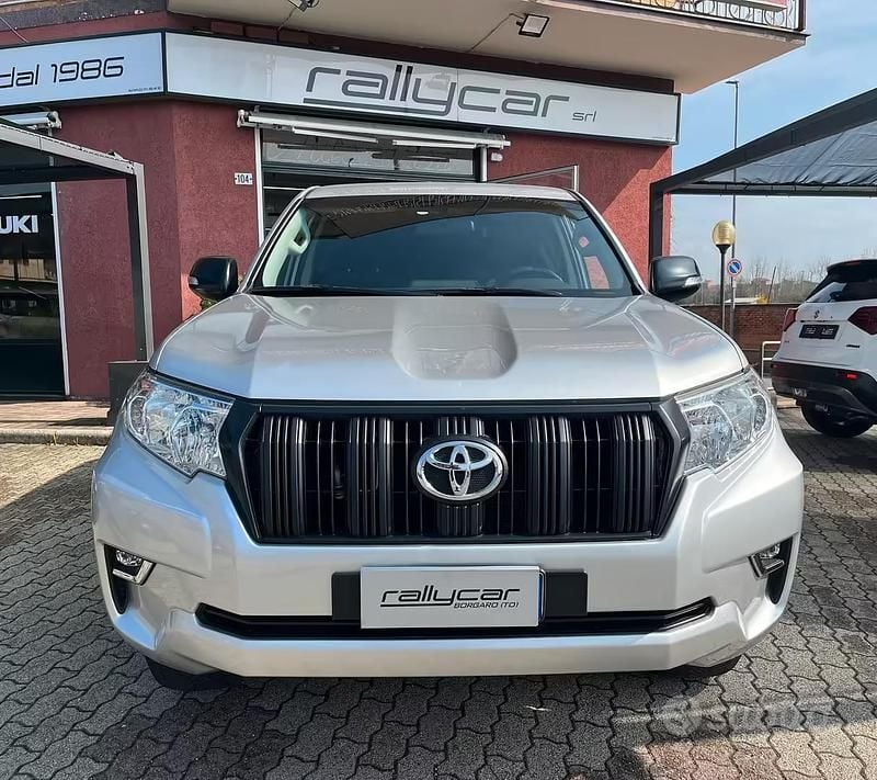 Usado Toyota Land Cruiser 177 CV (130 kW) 2018 Gris SUV