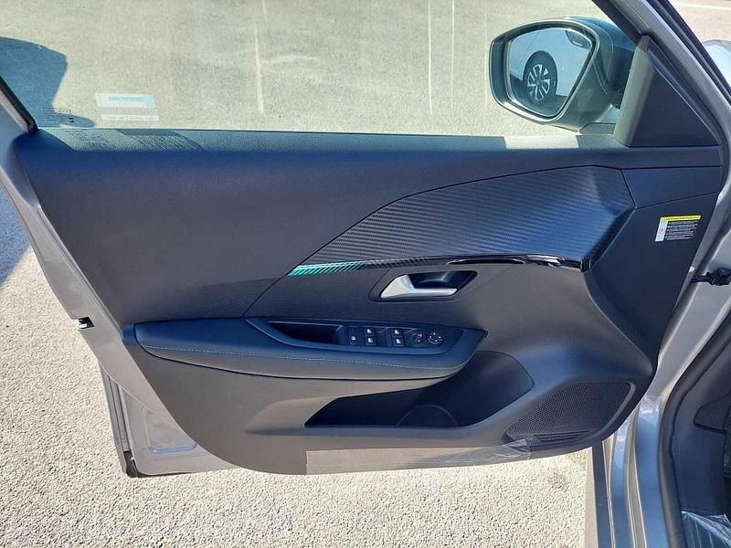 Usata Peugeot e-208 Allure 100 kW (136 CV) 2023 Grigio Utilitaria