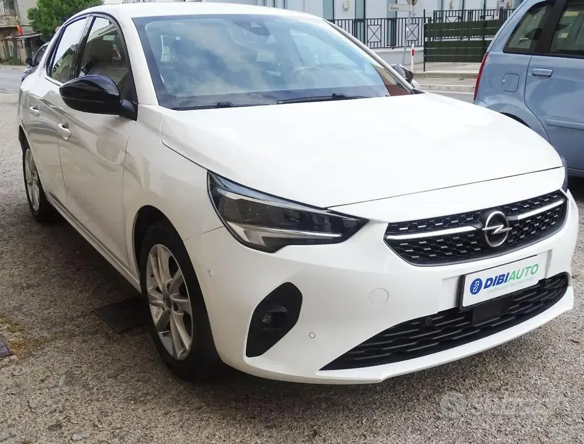 Usata Opel Corsa Elegance 101 CV (74 kW) 2022 Bianco Utilitaria