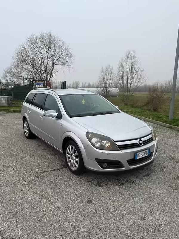 Usata Opel Astra 105 CV (77 kW) 2006 Grigio Station wagon