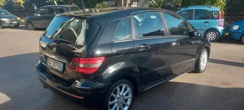 Usata Mercedes B180 140 CV (102 kW) 2007 Nero Monovolume