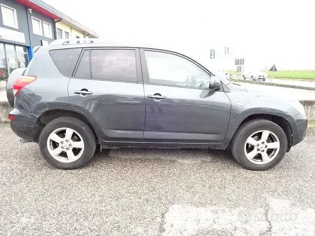 Usata Toyota RAV4 177 CV (130 kW) 2006 Grigio SUV