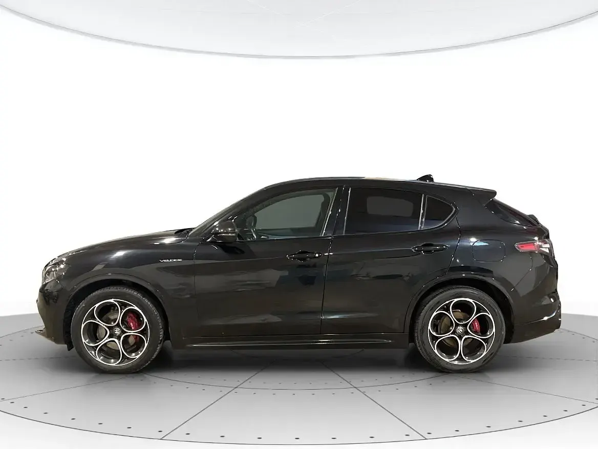 Usata Alfa Romeo Stelvio Veloce 210 CV (154 kW) 2024 Nero vulcano SUV