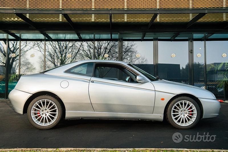 Usata Alfa Romeo GTV 166 CV (122 kW) 2003 Grigio Coupé