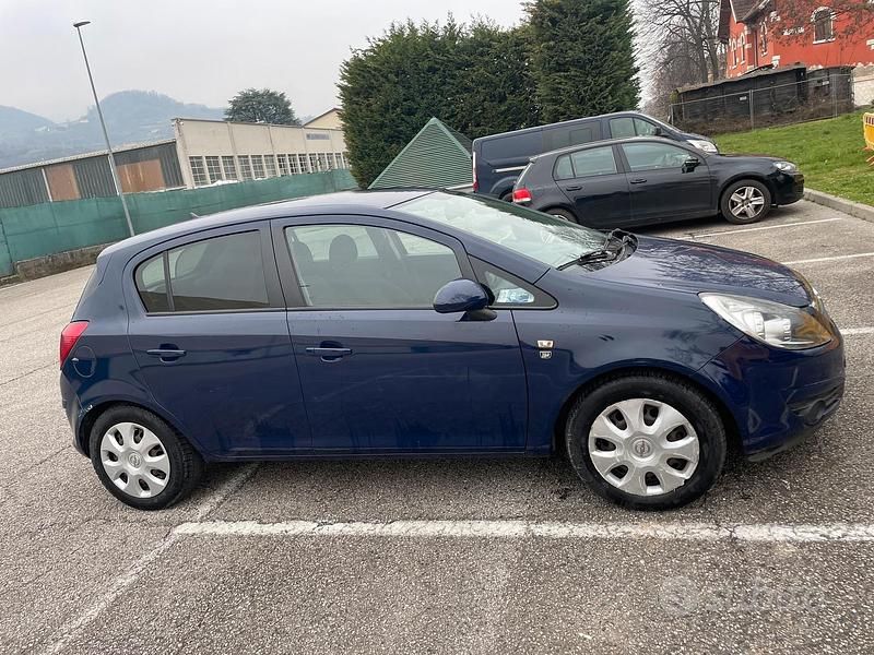 Usata Opel Corsa 85 CV (62 kW) 2010 Blu Utilitaria