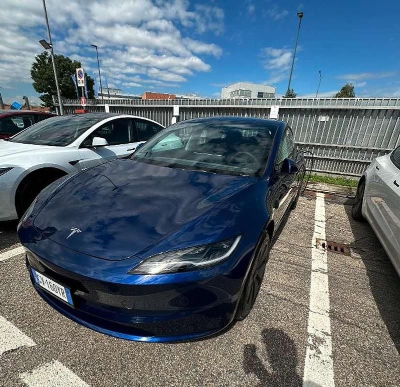 Blu/azzurro Usata 2024 Tesla Model 3 Standard Range Berlina | 34.000 € (Buon prezzo) - Immagine 1/3