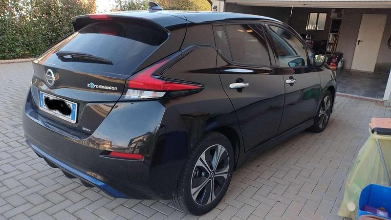 Nero Usata 2021 Nissan Leaf N-Connecta Due volumi | 16.900 € (Buon prezzo) - Immagine 1/4