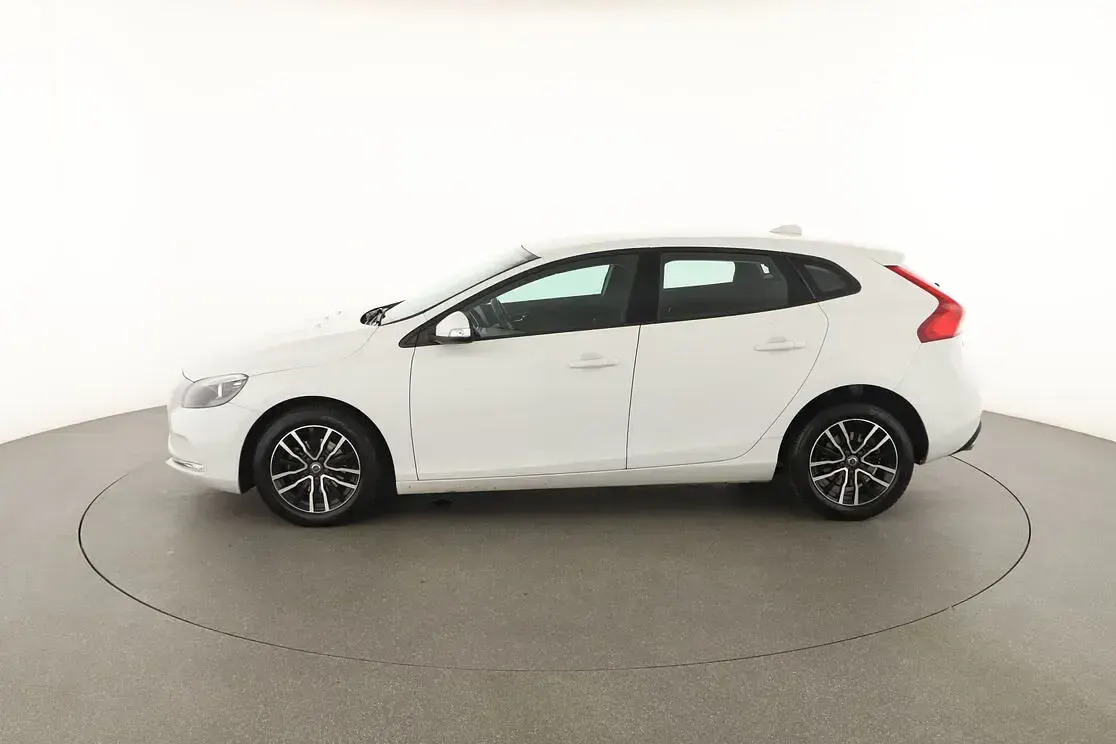 Usata Volvo V40 120 CV (88 kW) 2018 Bianco Station wagon