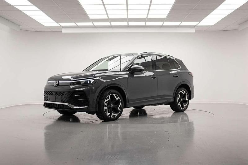 Gray Usata 2024 VW Tiguan R-line Plus SUV | 40.500 € (Molto cara) - Immagine 1/4