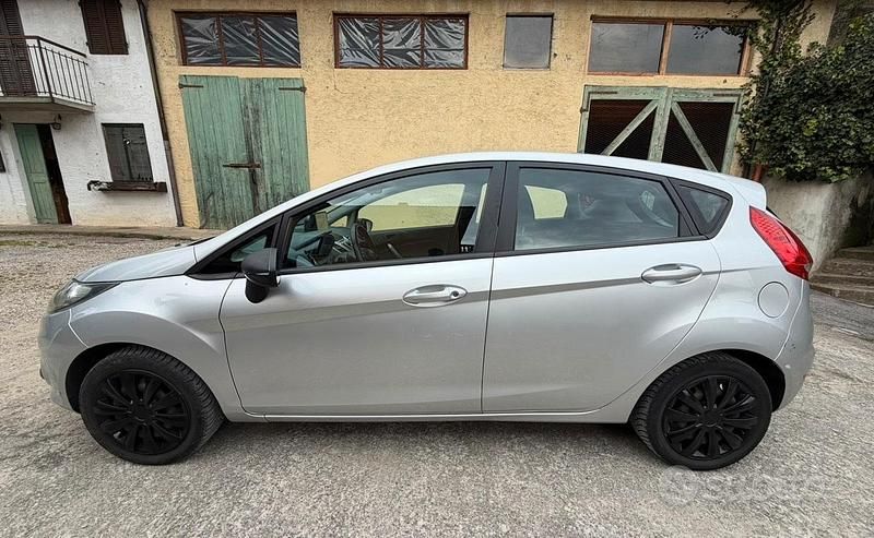 Usata Ford Fiesta 82 CV (60 kW) 2008 Grigio Utilitaria