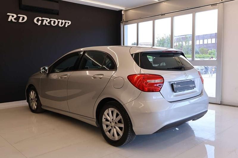 Usata Mercedes A180 109 CV (80 kW) 2015 Argento Berlina