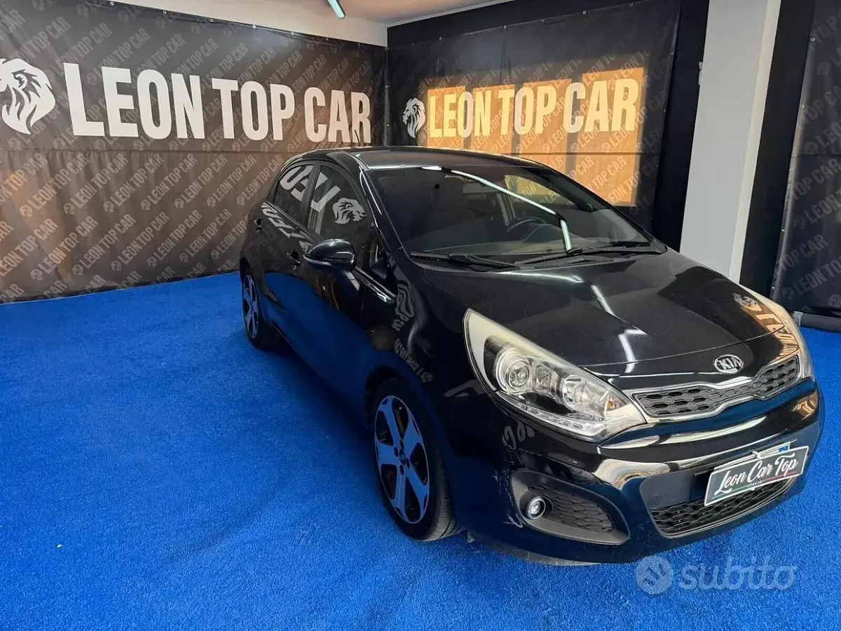Usado Kia Rio Active 75 HP (55 kW) 2014 Preto Sedan