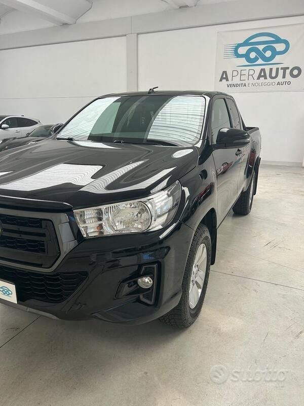 Usata Toyota HiLux Lounge 150 CV (110 kW) 2019 Nero Pick-up