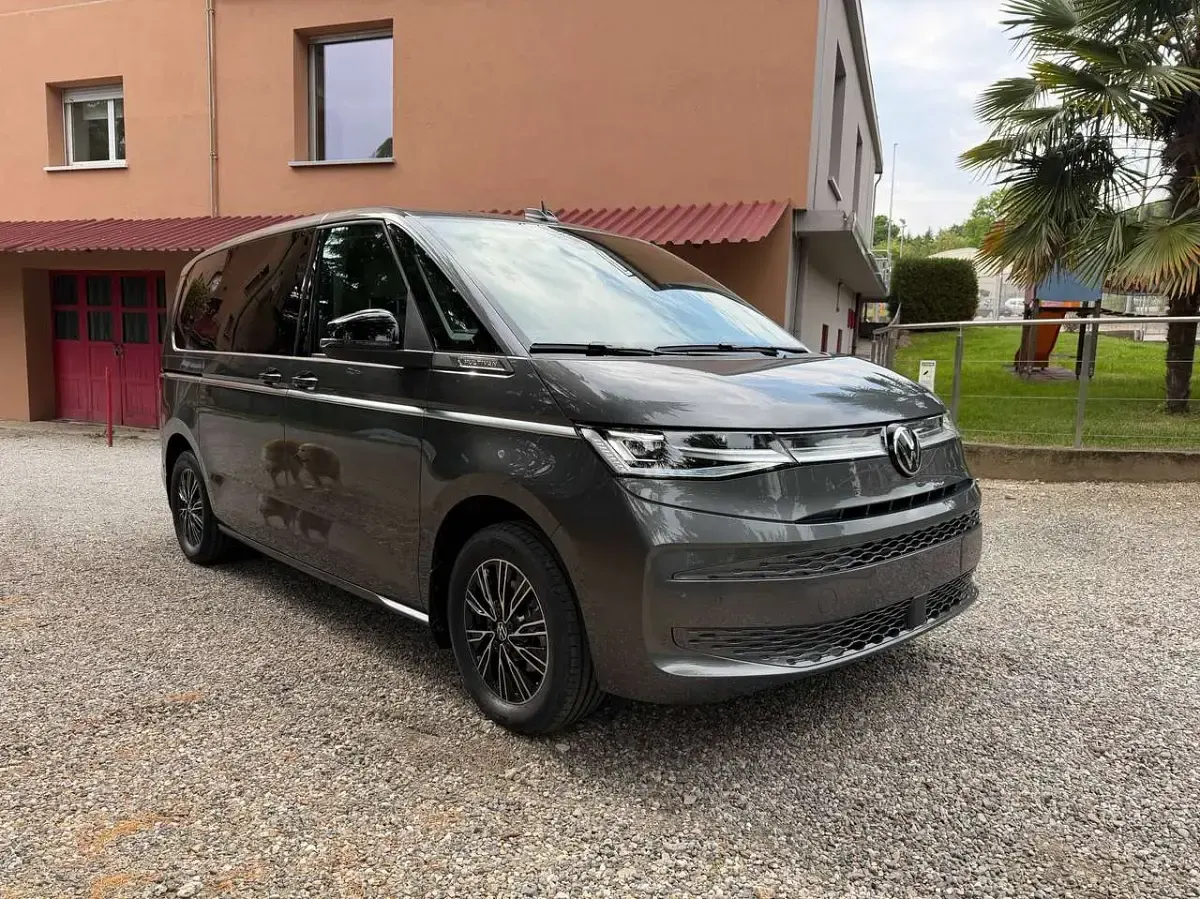 Nuova VW Multivan 150 CV (110 kW) 2026 Grigio Monovolume