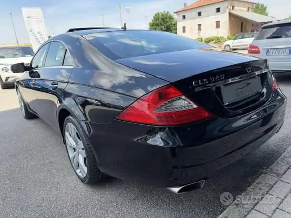 Usata Mercedes CLS320 Chrome 224 CV (164 kW) 2008 Nero Coupé